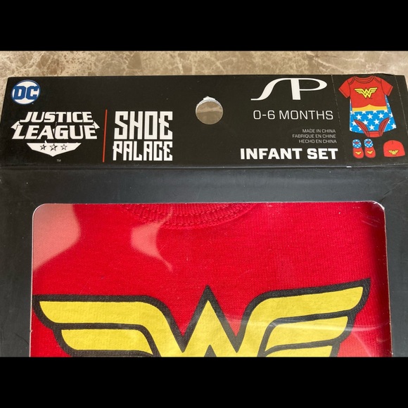 NEW BABY BODYSUIT BOOTIES 0-6M WONDER WOMAN INFANT BABY - Picture 3 of 6